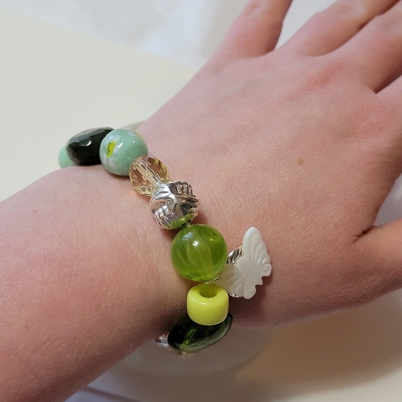 Beaded Chic Charm Stretch Bracelet Avon Garden With Butterfly - Picture 9 of 10